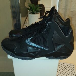 Nike Lebron 11 Triple Black